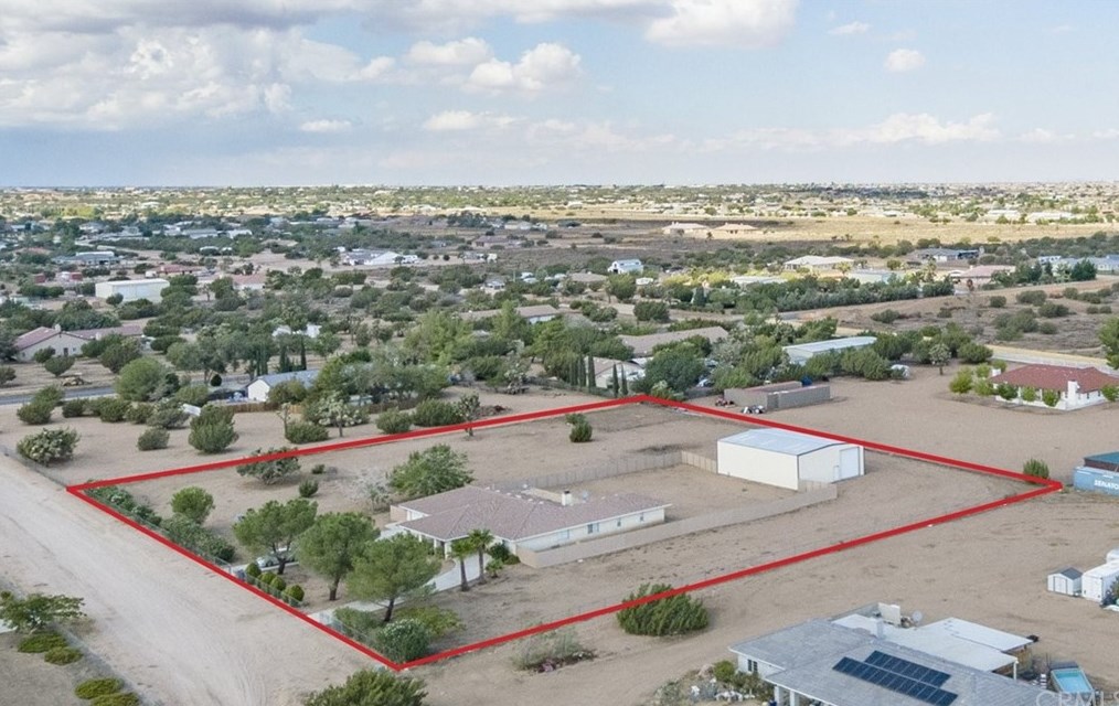 14184 Wells Fargo St, Hesperia CA  92344-8158 exterior