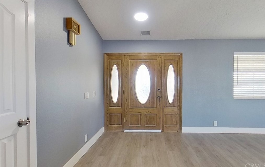 14184 Wells Fargo St, Hesperia CA  92344-8158 exterior