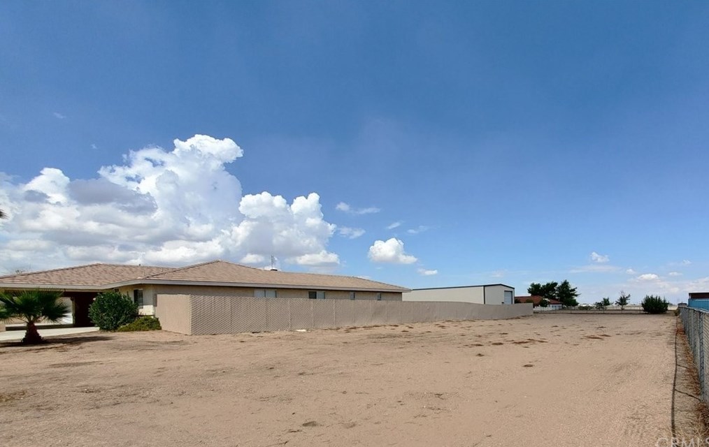 14184 Wells Fargo St, Hesperia CA  92344-8158 exterior