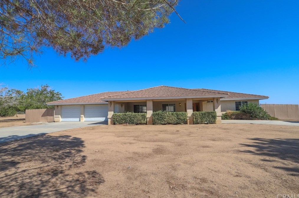 14184 Wells Fargo St, Hesperia CA  92344-8158 exterior