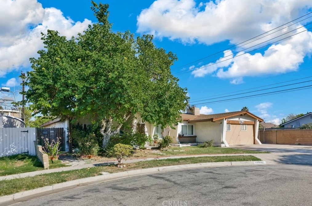 19472 Catfish Cir, Huntington Beach, CA 92646-2806
