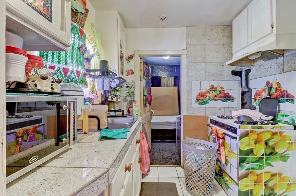 233 88th Pl, Los Angeles, CA 90003-3413