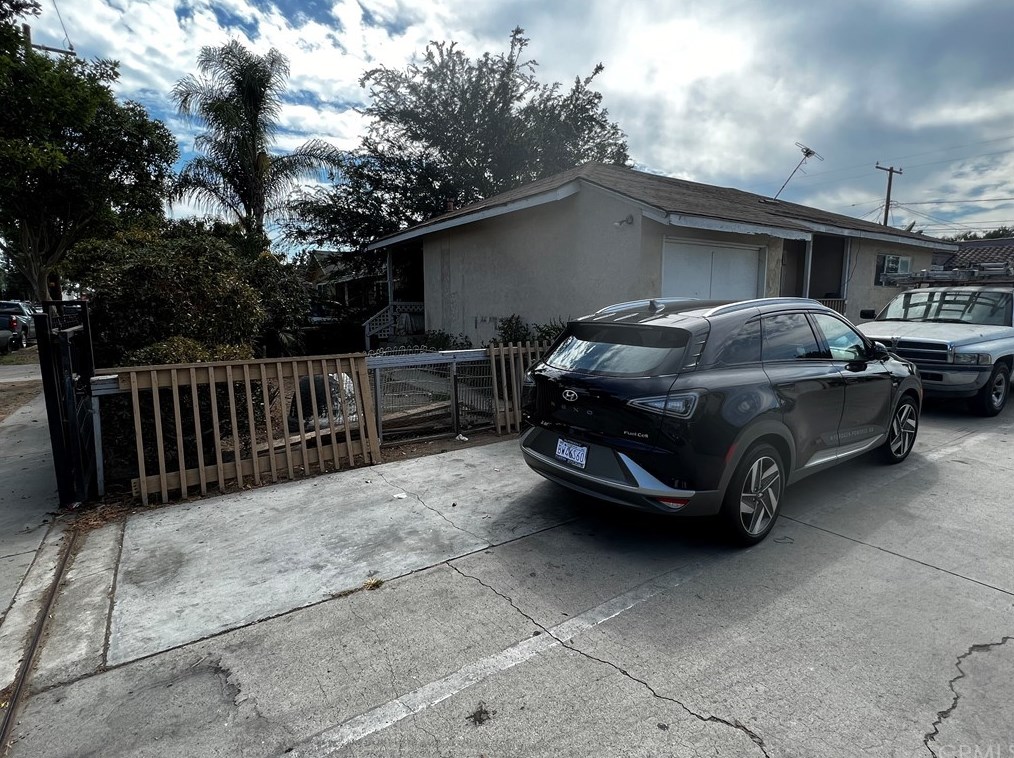 302 Gunther Pl, Santa Ana, CA 92703-3331
