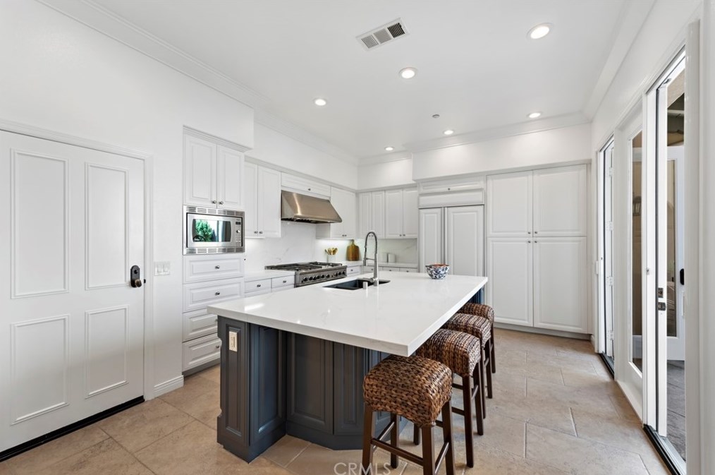 21323 Andalucia Ln, Huntington Beach CA  92648-5745 exterior