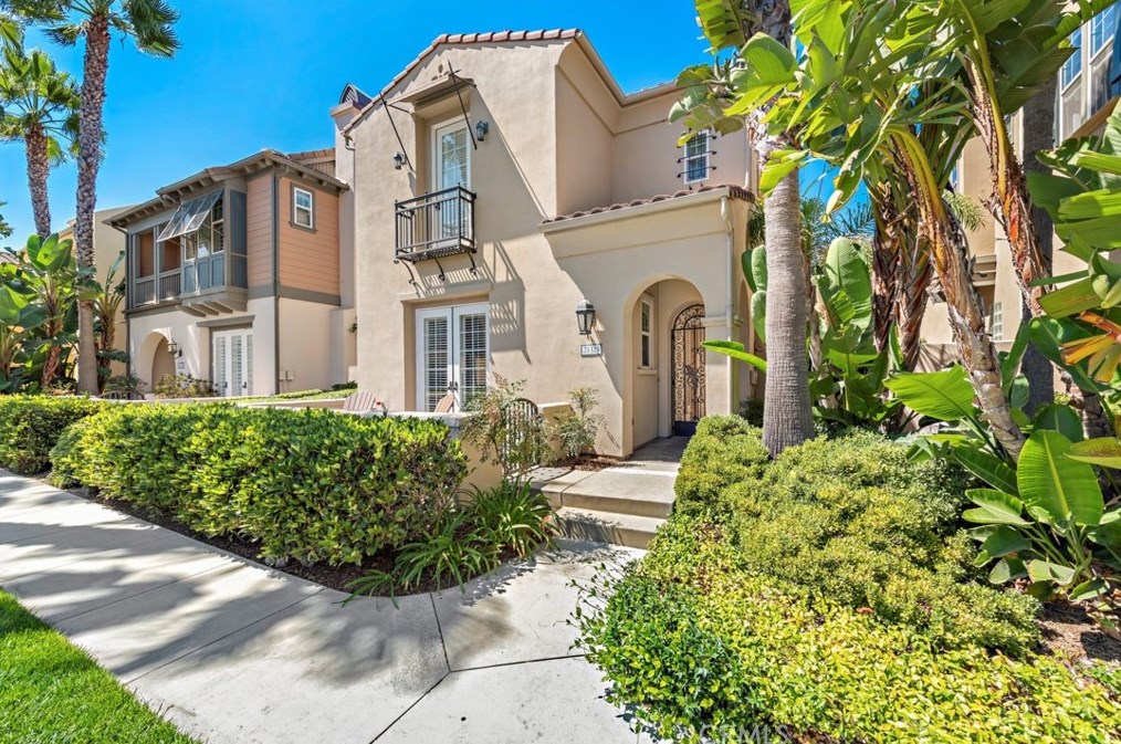 21323 Andalucia Ln, Huntington Beach CA  92648-5745 exterior