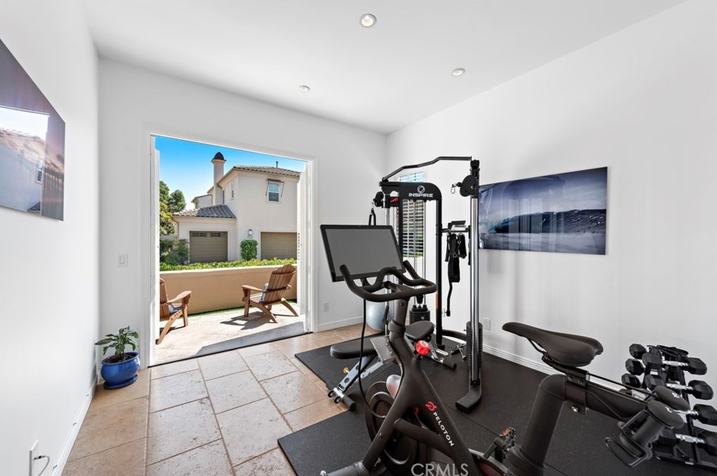 21323 Andalucia Ln, Huntington Beach CA  92648-5745 exterior