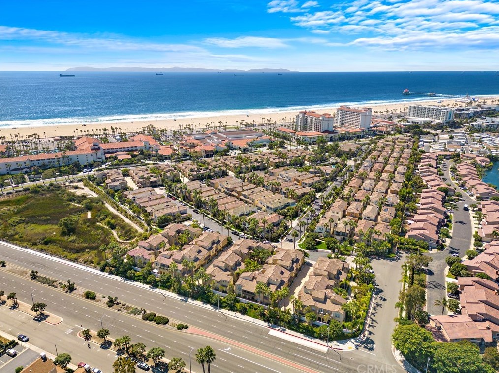 21323 Andalucia Ln, Huntington Beach CA  92648-5745 exterior