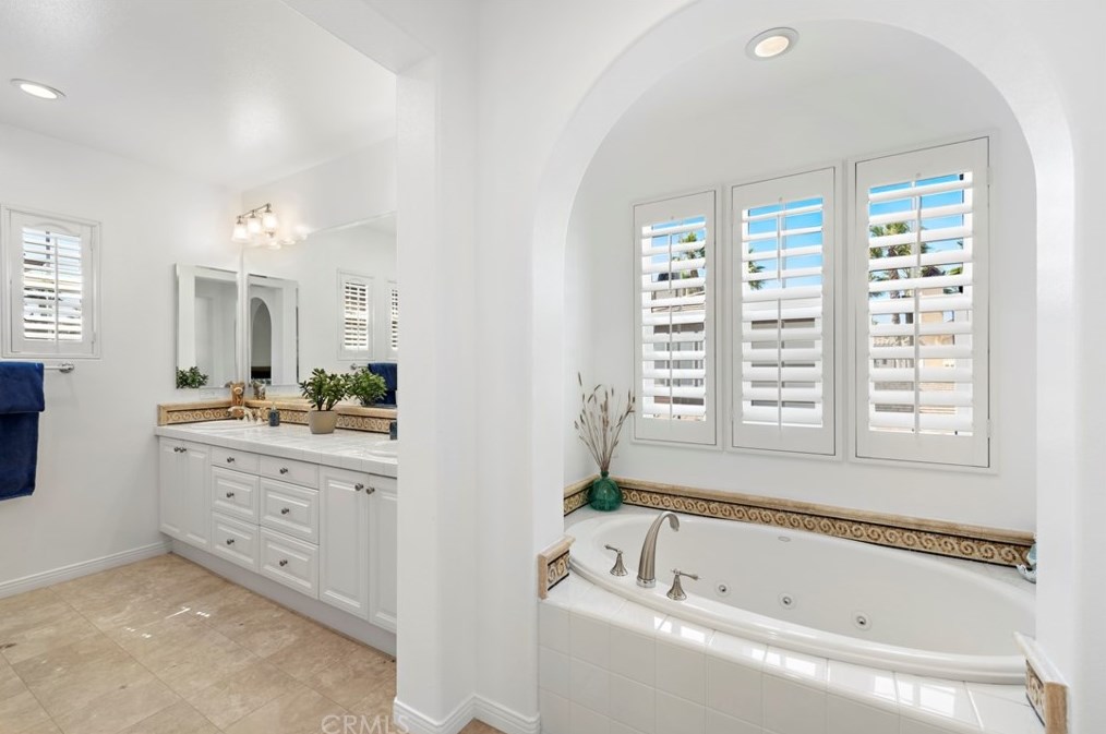 21323 Andalucia Ln, Huntington Beach CA  92648-5745 exterior