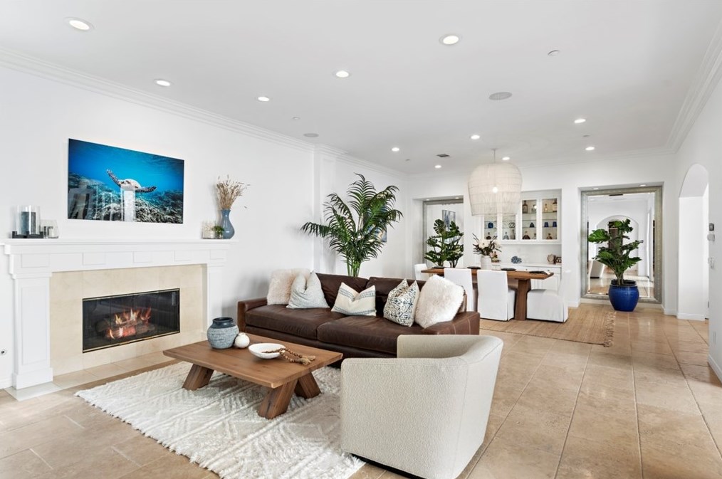 21323 Andalucia Ln, Huntington Beach CA  92648-5745 exterior