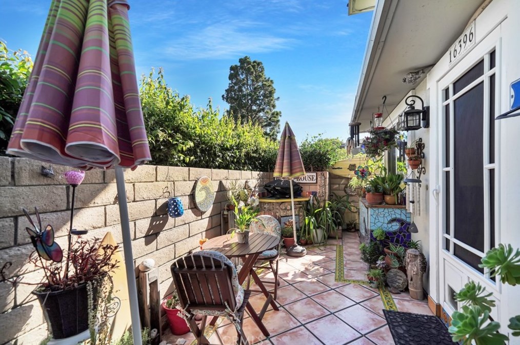 16396 Calle Castor Cir, Huntington Beach, CA 92649-5219