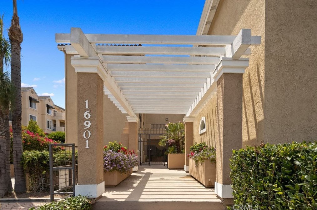 16901 Lynn Ln, Huntington Beach, CA 92649-5032