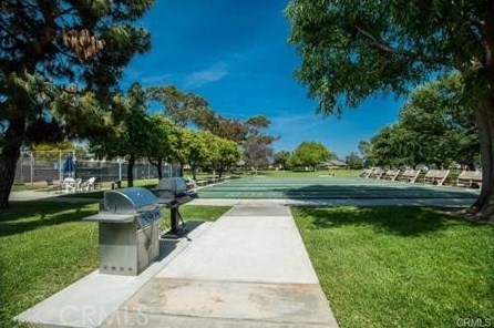8933 Modesto Cir, Huntington Beach CA  92646-5784 exterior
