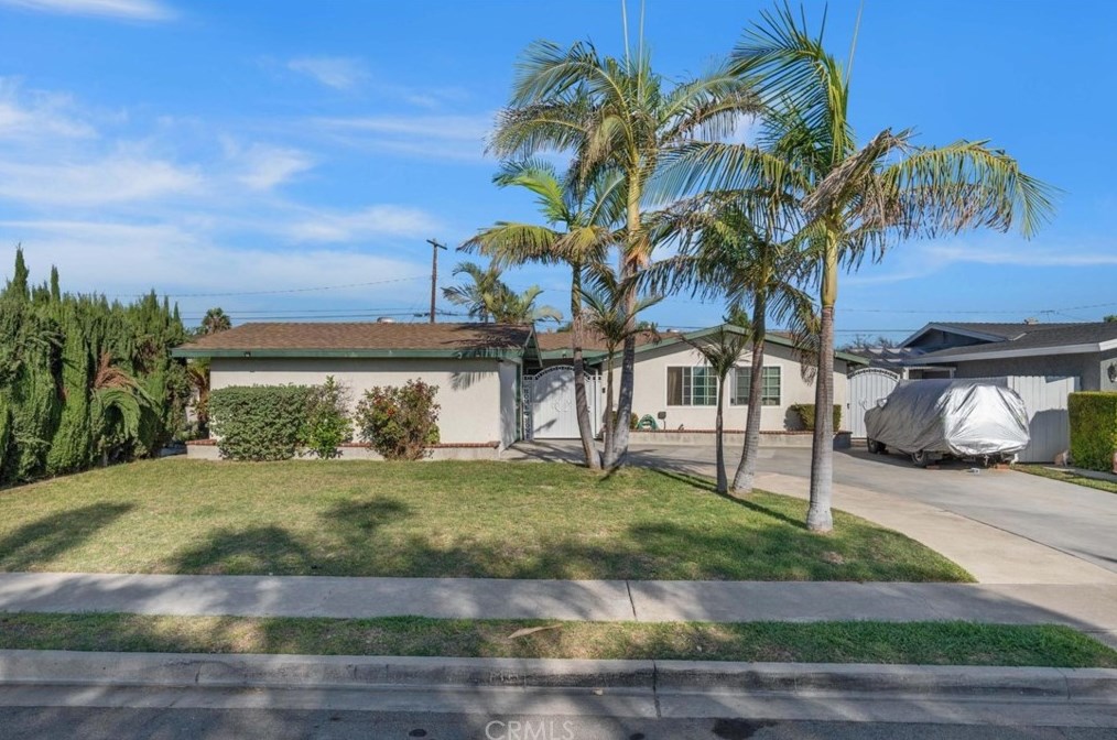 13592 Olympus Dr, Westminster, CA 92683-2548