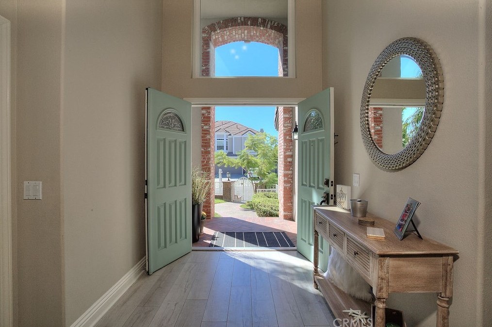 27022 Falling Leaf Dr, Laguna Beach, CA 92653-6502
