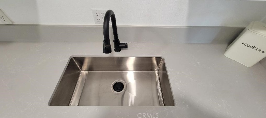 9864 Continental Dr, Huntington Beach CA  92646-4241 exterior