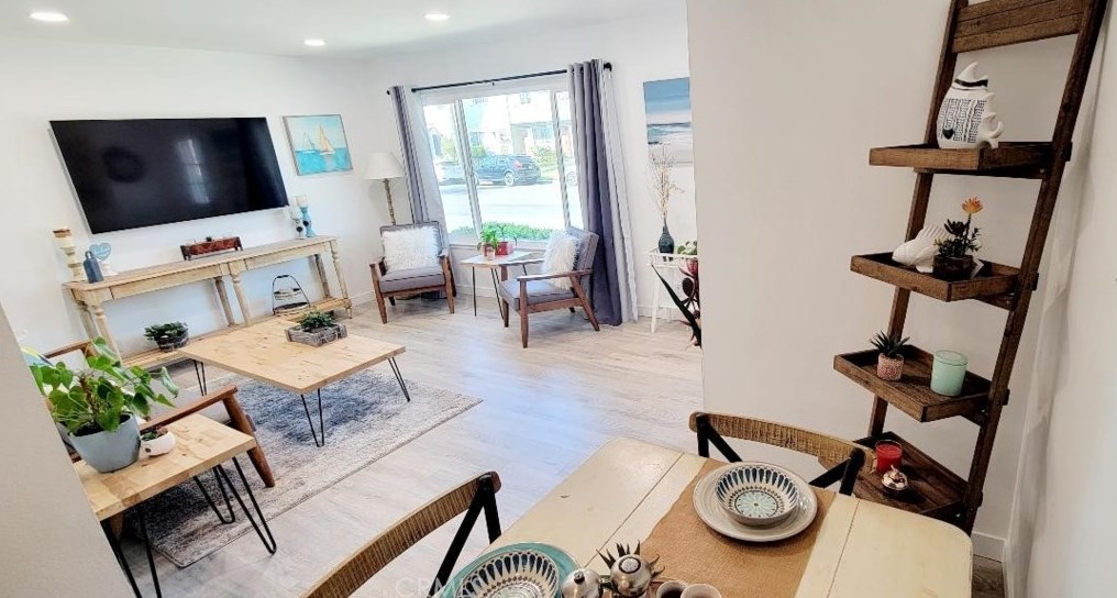 9864 Continental Dr, Huntington Beach CA  92646-4241 exterior