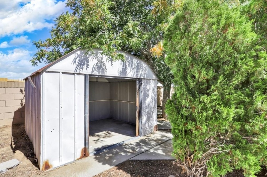2611 Avenue, Palmdale CA  93551-2423 exterior