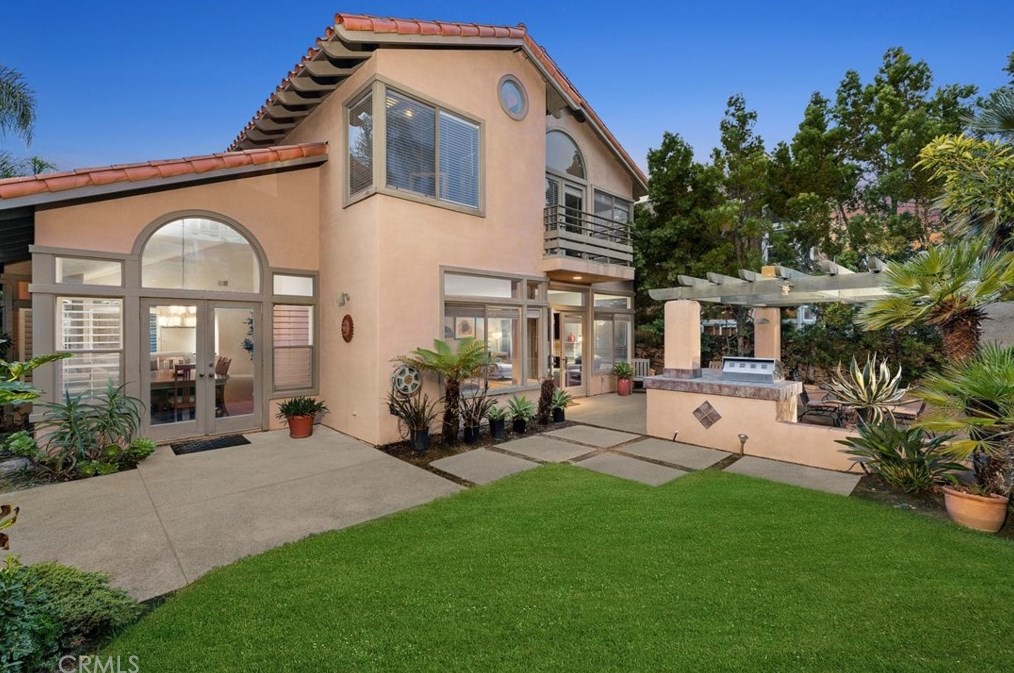 19 Glastonbury Pl, Laguna Beach, CA 92677-5311