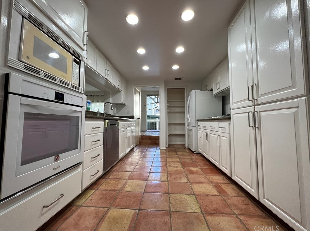 2677 S Centinela Ave #205, Santa Monica, CA 90405