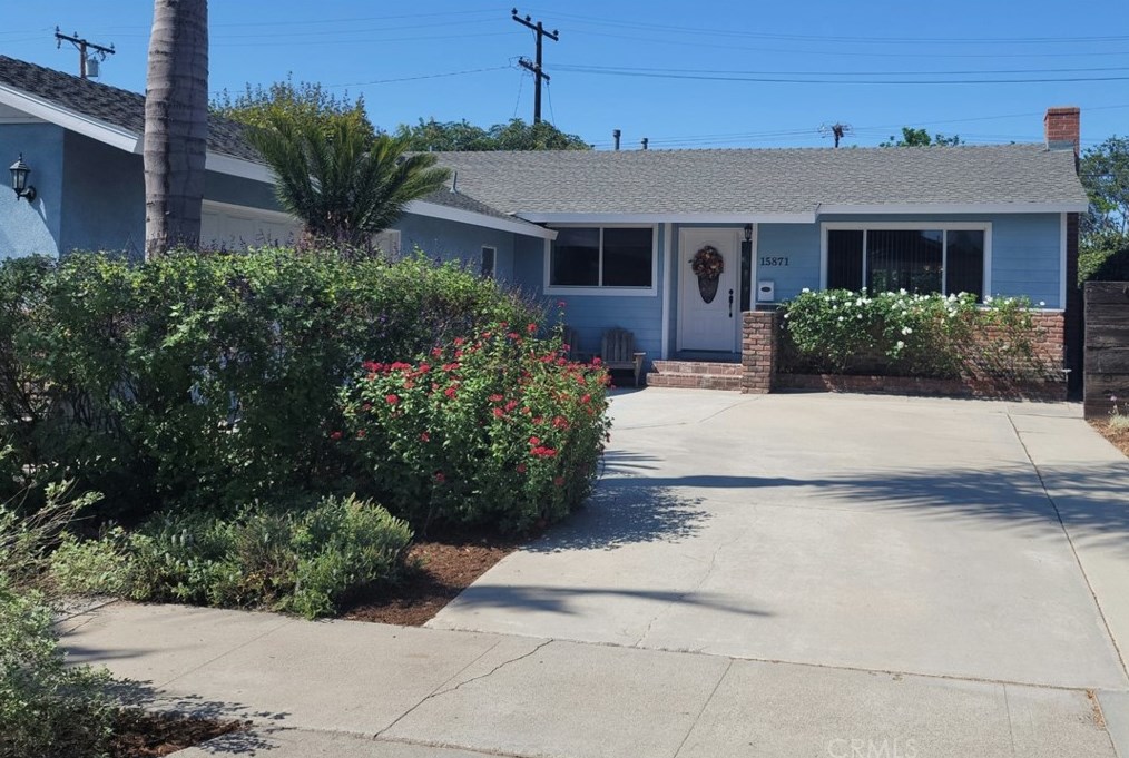 15871 Oriole Ln, Huntington Beach, CA 92649-1418