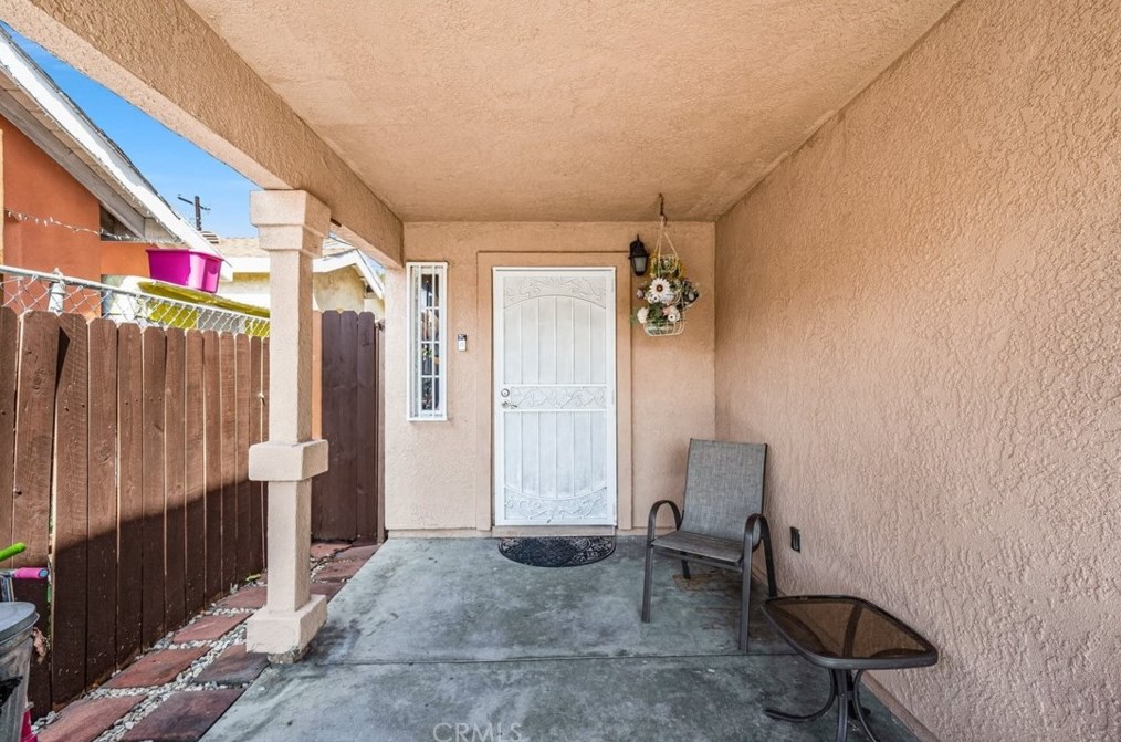 2515 109th St, Los Angeles, CA 90059-1411