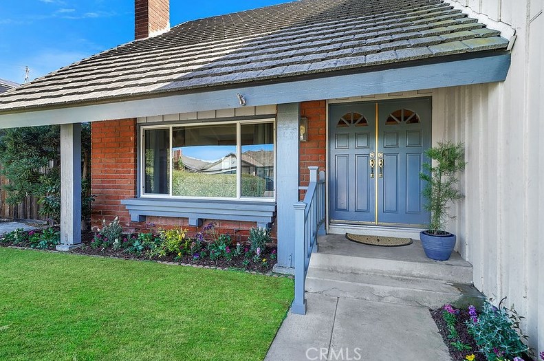 19552 Helena Cir, Huntington Beach, CA 92646-3207