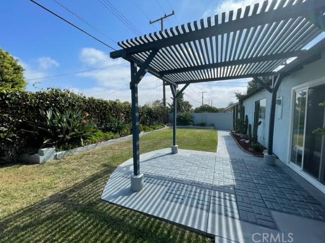 17102 Kampen Ln, Huntington Beach CA  92647-6016 exterior