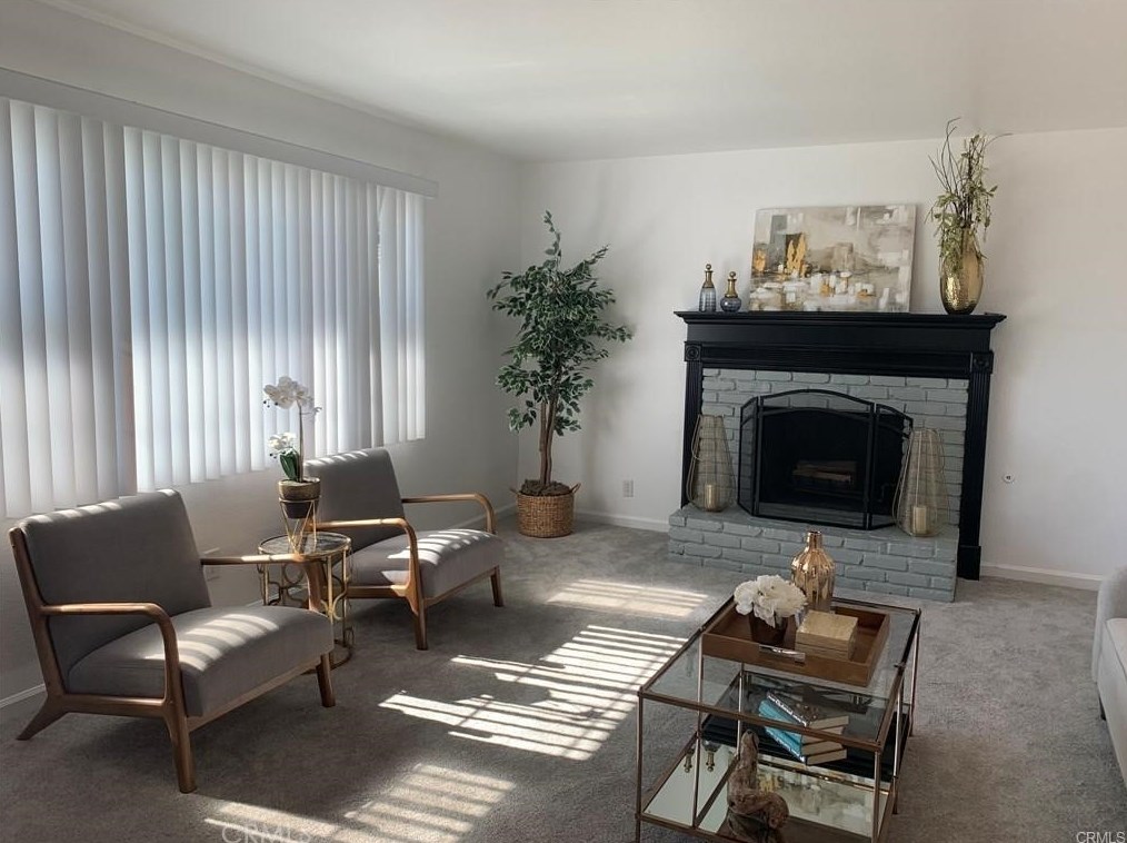 17102 Kampen Ln, Huntington Beach CA  92647-6016 exterior