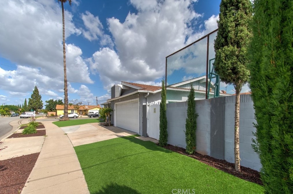 9410 Shell Cir, Westminster, CA 92683-5619