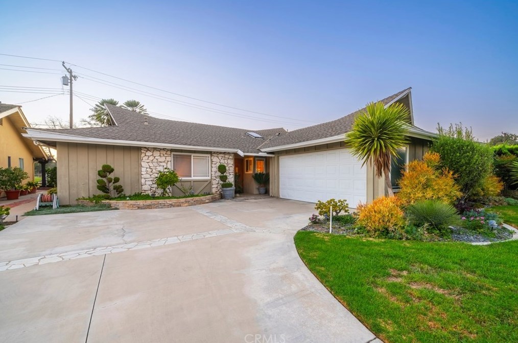 16881 Lark Ln, Huntington Beach, CA 92649-3715