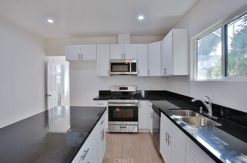 622 35th St, Los Angeles CA  90011-2429 exterior