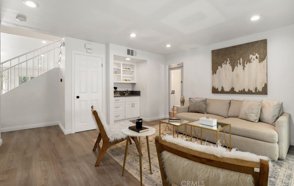 18229 Friar St, Los Angeles CA  91335-7034 exterior