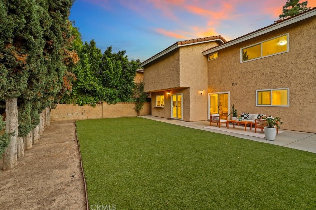 18229 Friar St, Los Angeles CA  91335-7034 exterior
