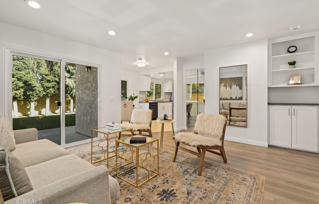 18229 Friar St, Los Angeles CA  91335-7034 exterior