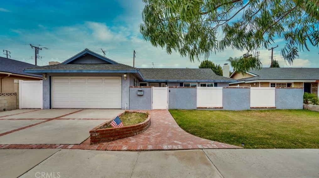 5601 Castle Dr, Huntington Beach, CA 92649-1710