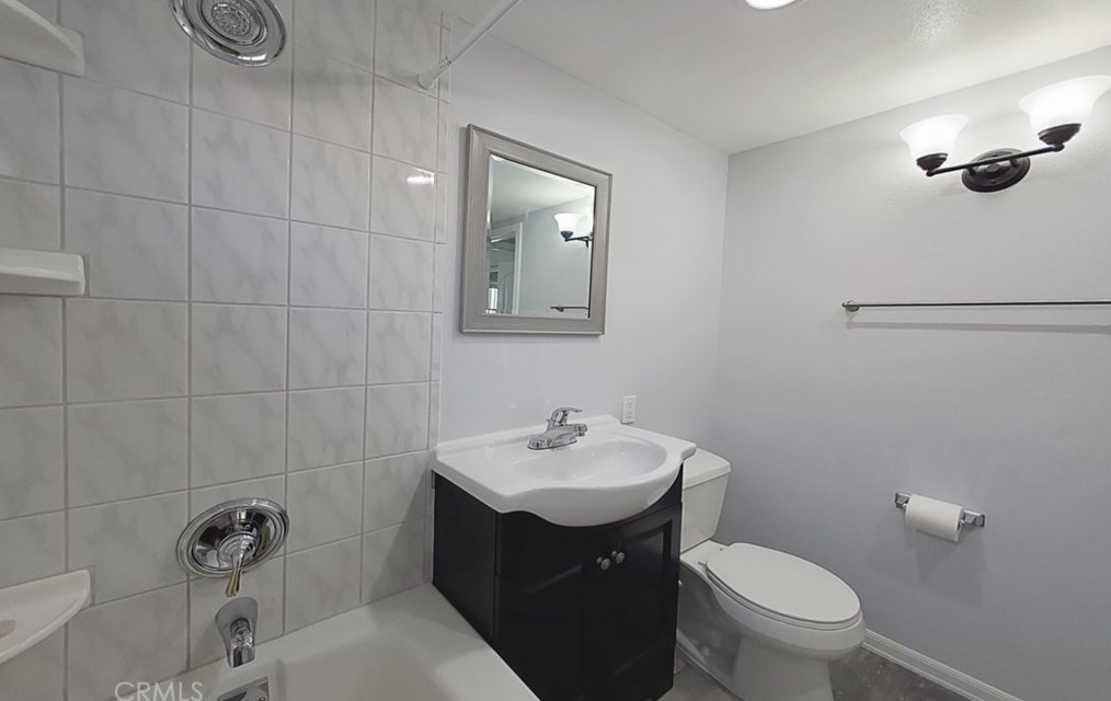 16542 Hart Cir, Huntington Beach CA  92647-4815 exterior