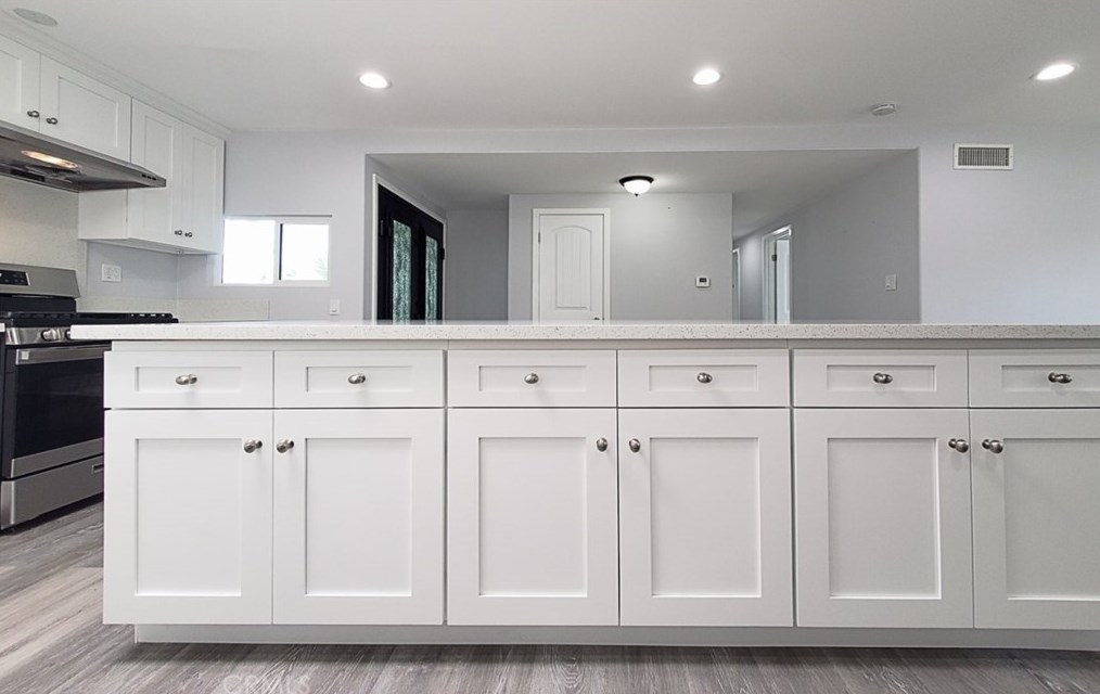 16542 Hart Cir, Huntington Beach CA  92647-4815 exterior