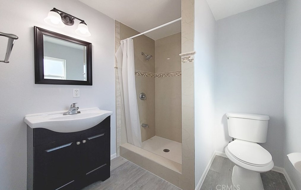 16542 Hart Cir, Huntington Beach CA  92647-4815 exterior