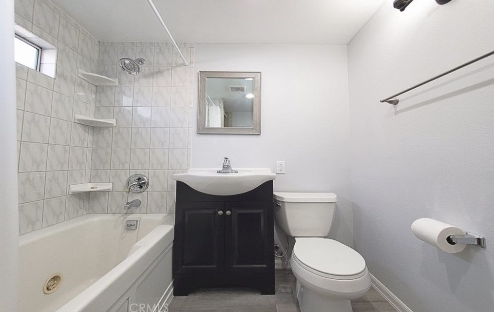 16542 Hart Cir, Huntington Beach CA  92647-4815 exterior