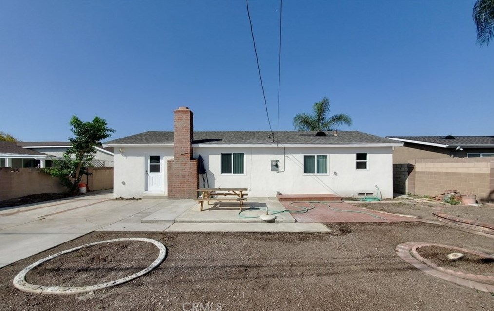 16542 Hart Cir, Huntington Beach CA  92647-4815 exterior