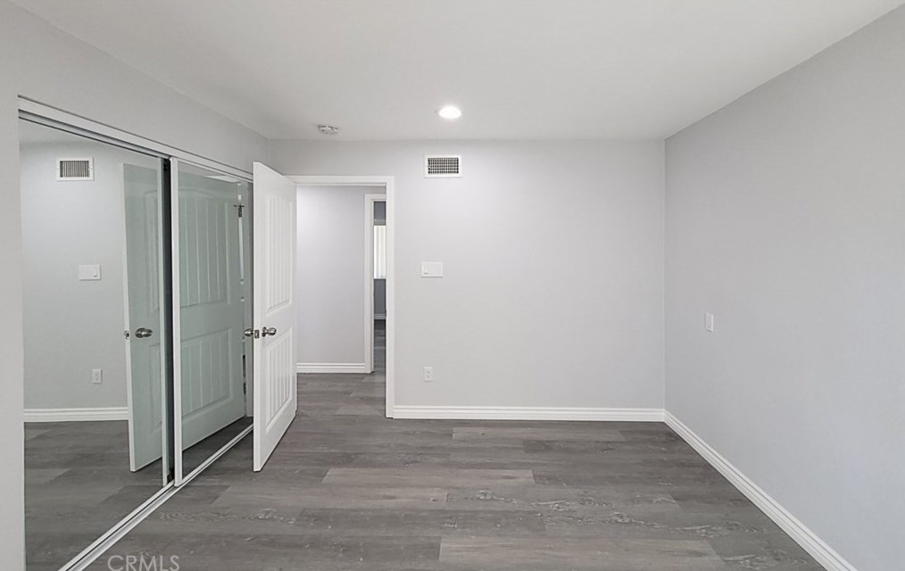 16542 Hart Cir, Huntington Beach CA  92647-4815 exterior