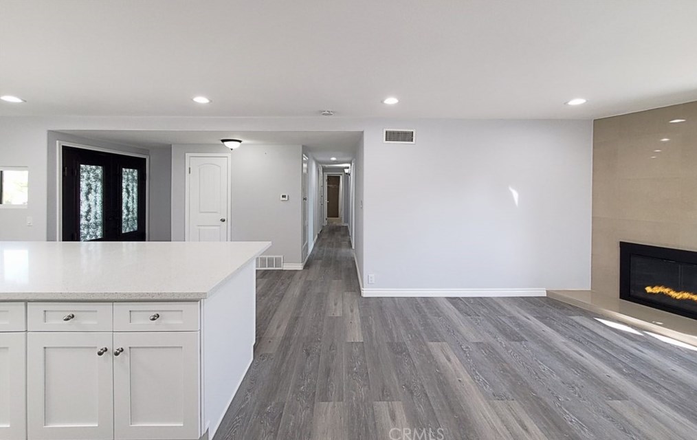 16542 Hart Cir, Huntington Beach CA  92647-4815 exterior