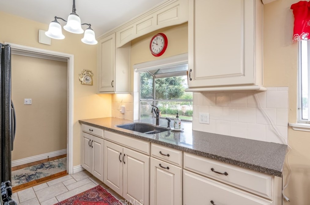 1286 Weber St, Pomona, CA 91768-2257