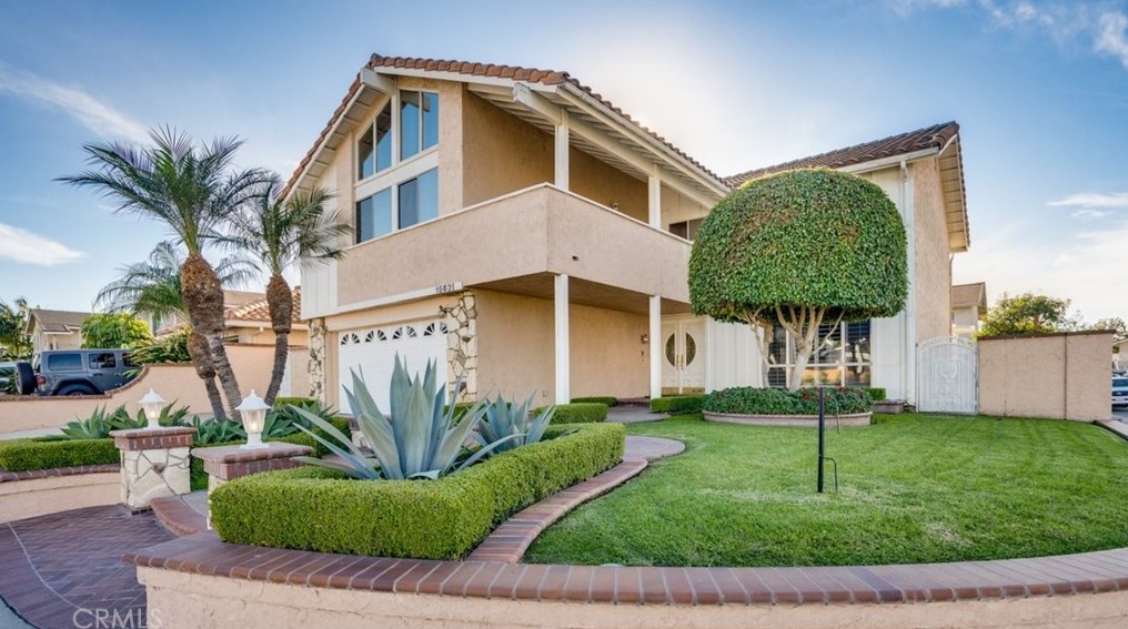 15631 Sunburst Ln, Huntington Beach, CA 92647