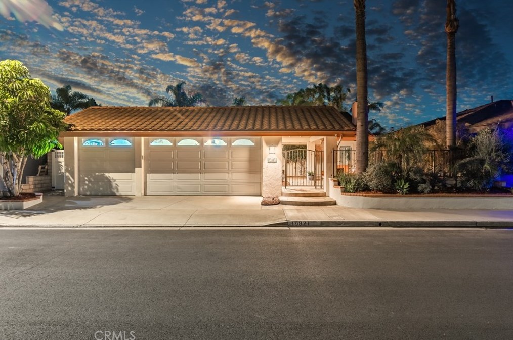 19821 Scenic Bay Dr, Huntington Beach, CA 92648-2624