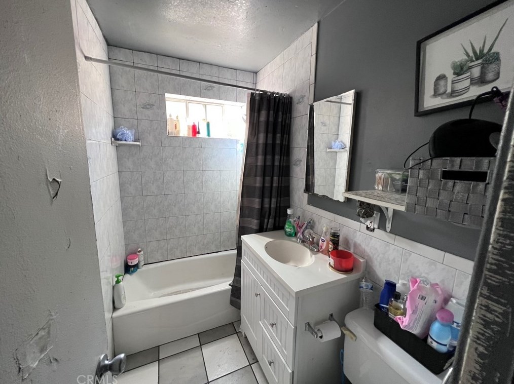 3806 E 58th St, Bell, CA 90270