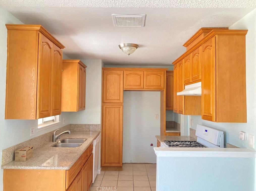 1728 Church St, Barstow, CA 92311-5604