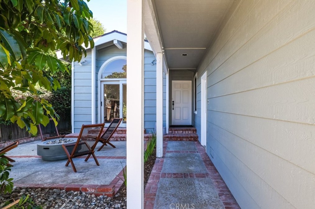 282 Santo Tomas Ave, Costa Mesa, CA 92627