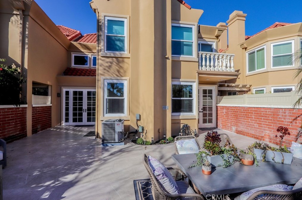 6225 Greenbrier Dr, Huntington Beach CA  92648-5545 exterior