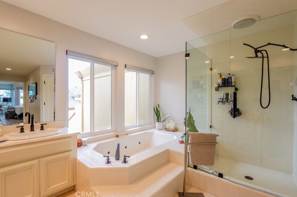 6225 Greenbrier Dr, Huntington Beach CA  92648-5545 exterior